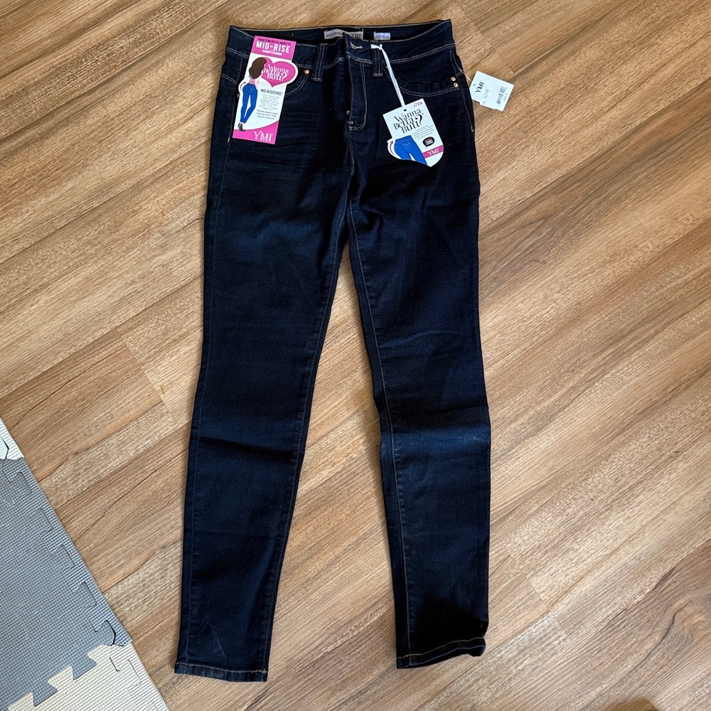 YMI Women's WannaBettaButt midrise Ankle Jeans, Size 9, NWT